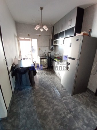 Galpon 500 m2 + 2 Deptos 4 ambientes