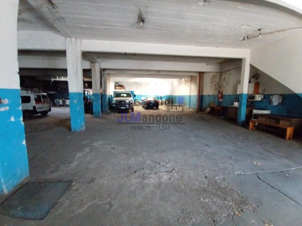 Galpon 500 m2 + 2 Deptos 4 ambientes