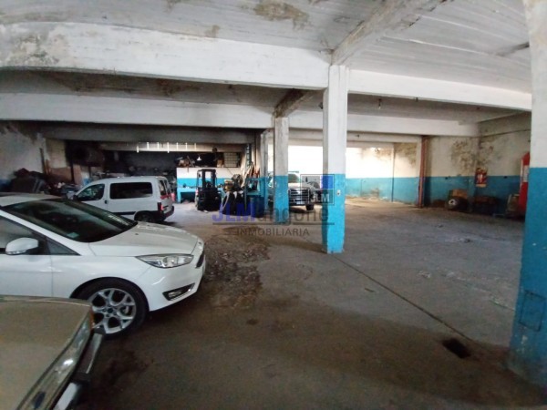 Galpon 500 m2 + 2 Deptos 4 ambientes