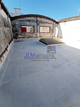 Galpon 500 m2 + 2 Deptos 4 ambientes