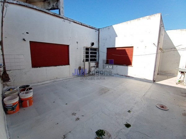 Galpon 500 m2 + 2 Deptos 4 ambientes