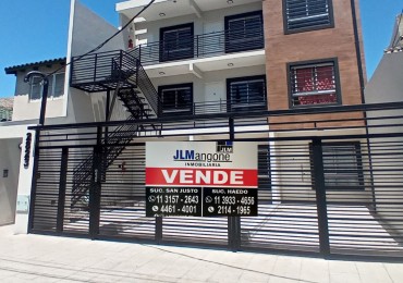 Departamentos 2 ambientes con cochera y patio