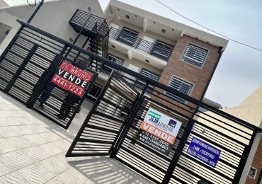 Departamentos 2 1/2 ambientes con cochera y patio a estrenar