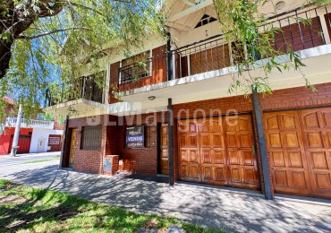 Triplex 4 amb con cochera y patio